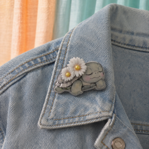 Opaline –pin&rsquo;s tortue et fleurs
